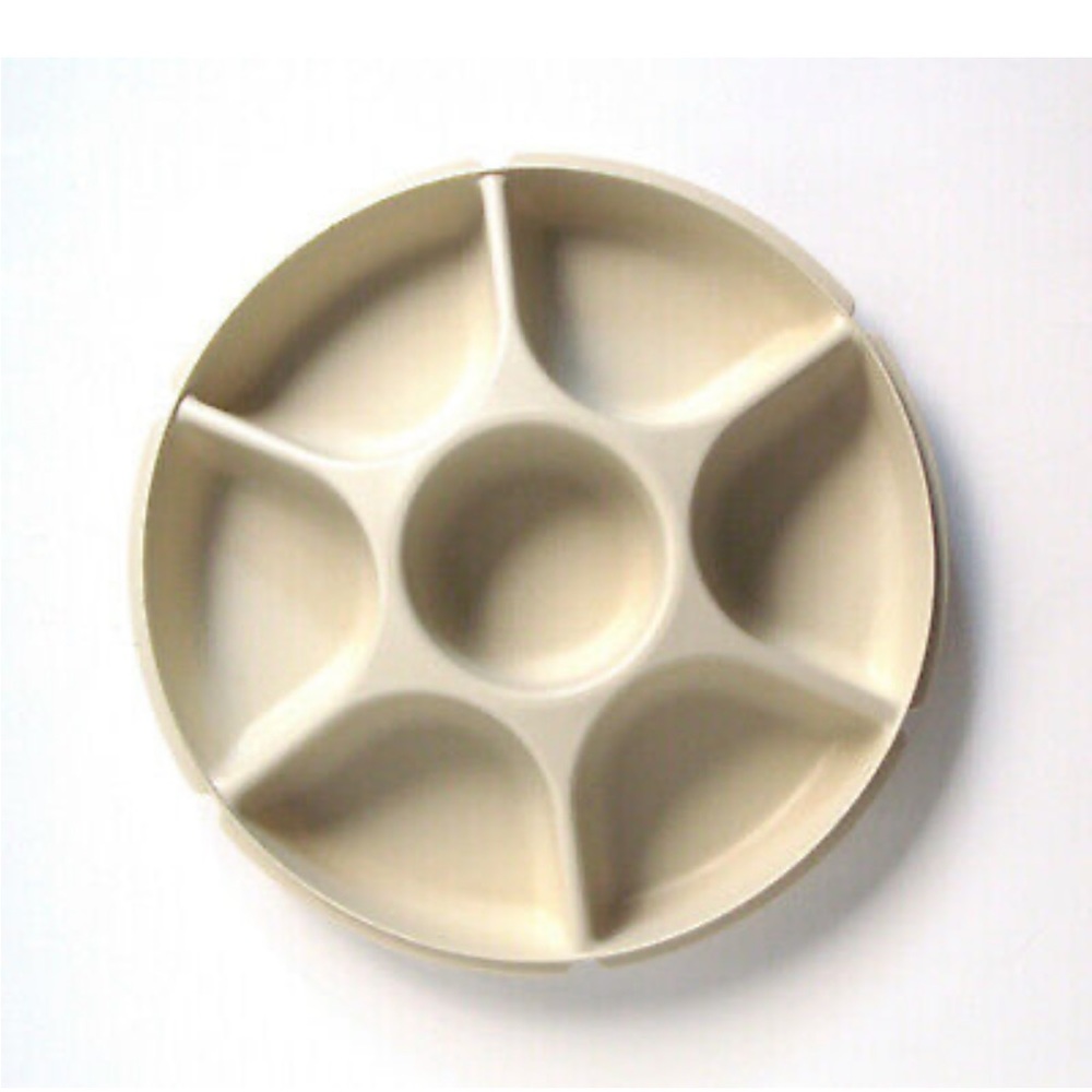 Tupperware Serving Center - Picture 2 of 6